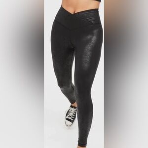 Offline by Aerie Crossover Waist Crackle Leggings- Size XS